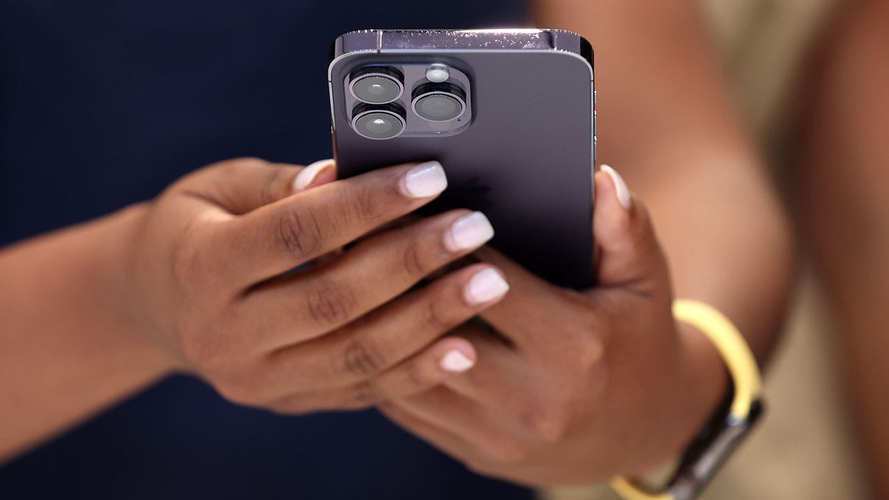 How much an Apple iPhone could cost if made in the US
