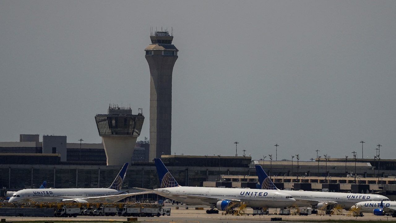 Duffy calls for investigation after latest Newark airport ground delay, blames Biden admin for failures