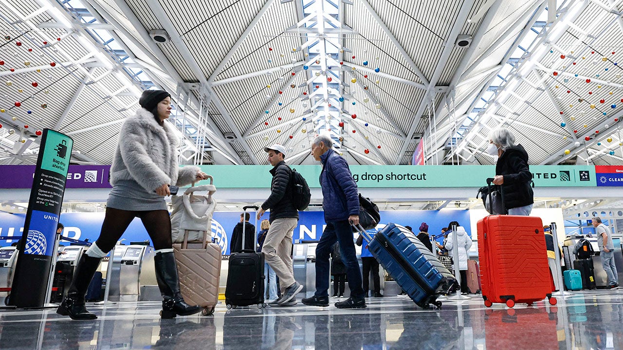 Travel experts break down the top credit cards to maximize summer vacation savings