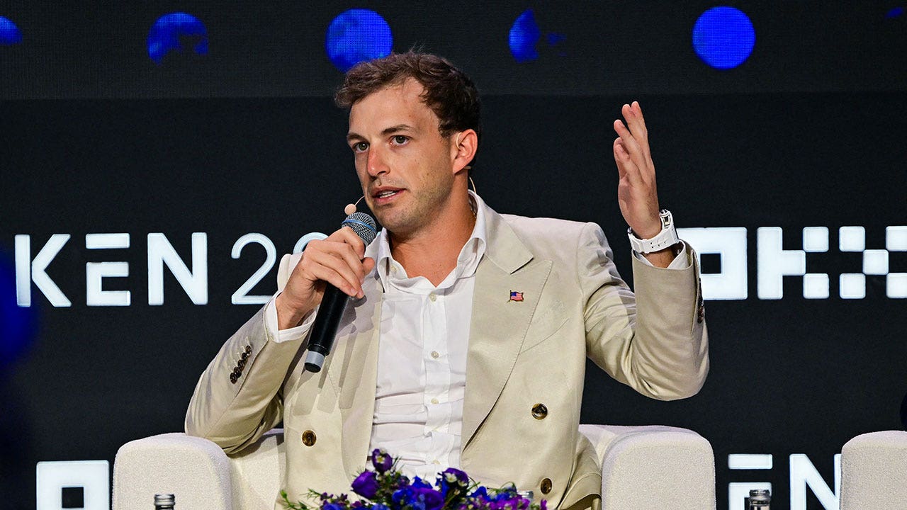Trump’s stablecoin chosen for  billion Abu Dhabi investment in Binance, co-founder says