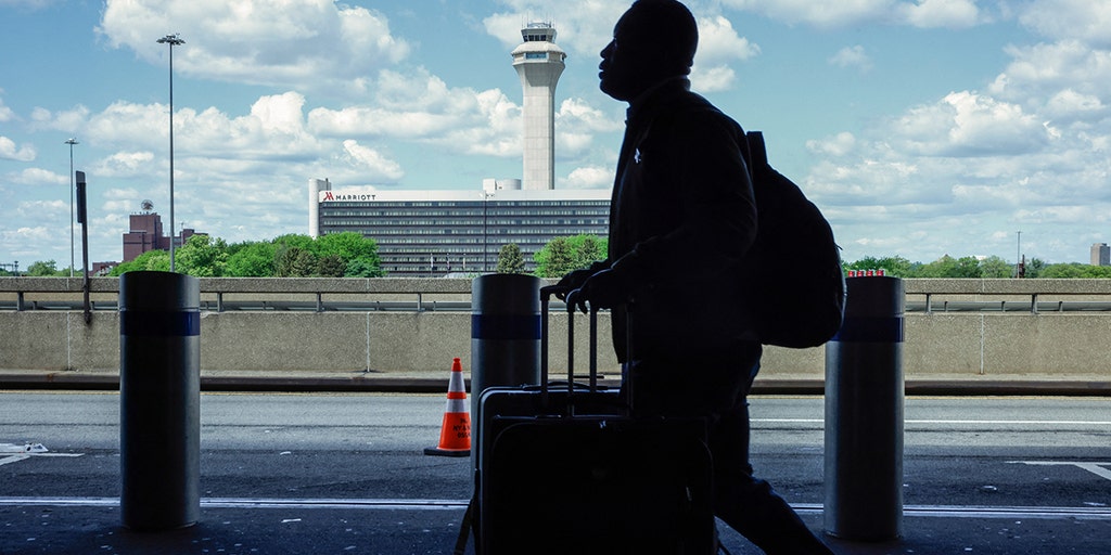 https://a57.foxnews.com/static.foxbusiness.com/foxbusiness.com/content/uploads/2025/05/1024/512/newark-airport-tower-passenger.jpg?ve=1&tl=1