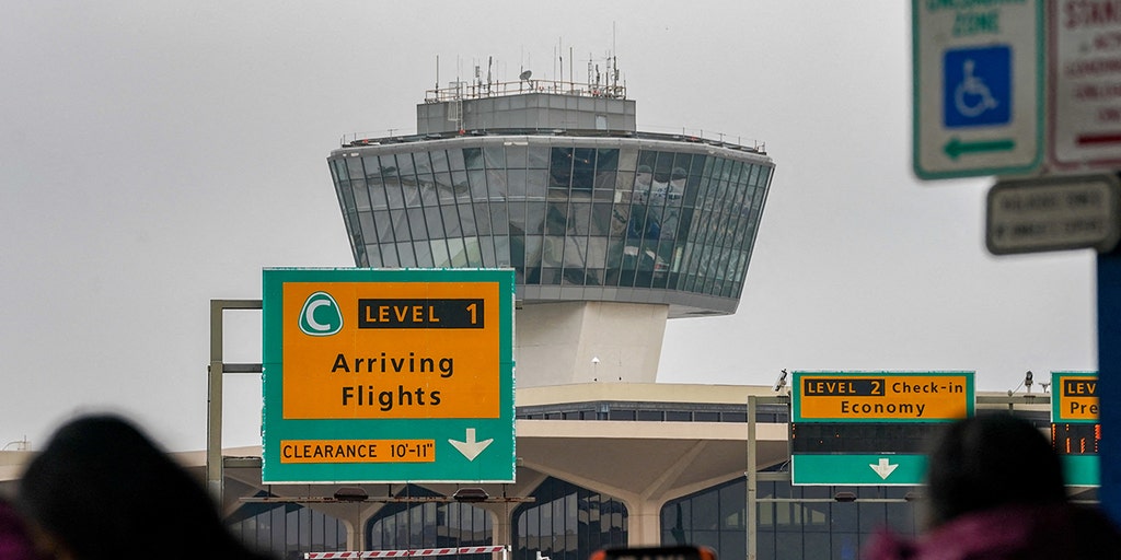 https://a57.foxnews.com/static.foxbusiness.com/foxbusiness.com/content/uploads/2025/05/1024/512/newark-airport.jpg?ve=1&tl=1