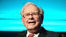 NEW YORK, NY - SEPTEMBER 19:  Philanthropist Warren Buffett is joined onstage by 24 other philanthropist and influential business people featured on the Forbes list of 100 Greatest Business Minds during the Forbes Media Centennial Celebration at Pier 60 on September 19, 2017 in New York City.  (Photo by Daniel Zuchnik/WireImage)