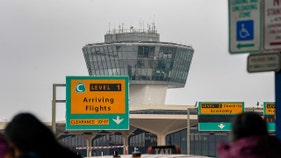 Former United exec explains why one fiber cut rippled through airports - Fox Business News