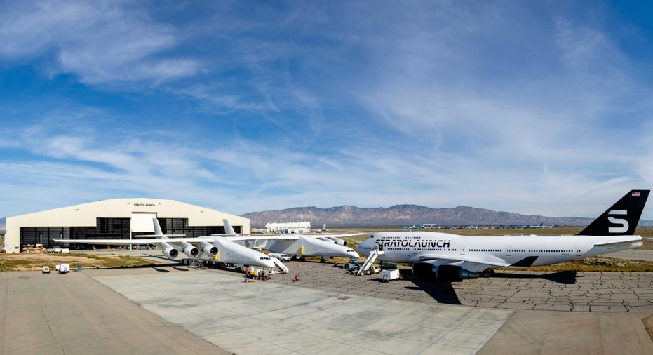 Stratolaunch's Roc aircraft and Boeing 747 dubbed the "Spirt of Mojave."