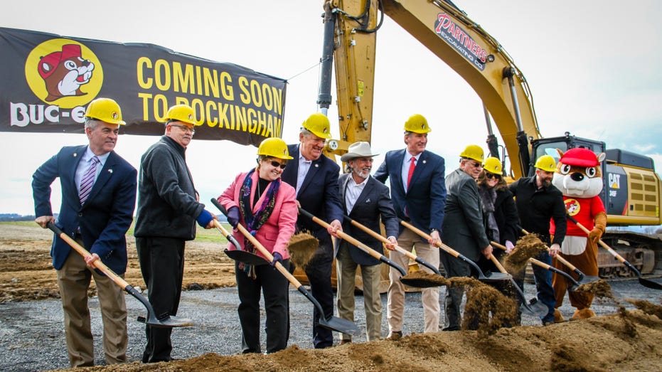 City officials shovel dirt at new Buc-ee's construction site