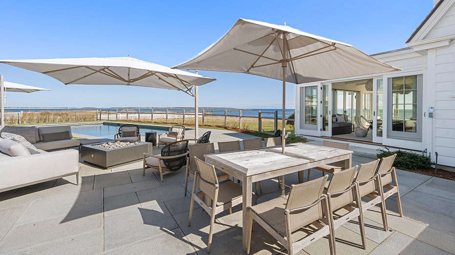The house features an outdoor food area.