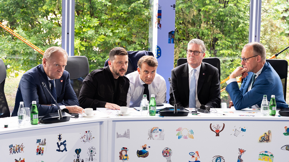 German government press office (BPA), Prime Minister LTOR in Poland Donald Tusk, Ukrainian President Voludmir Zelinsky, French President Emmanuel Macron, British Prime Minister Kiir Starmer, Germany Frederich Mirz's advisor to sit together on a table together