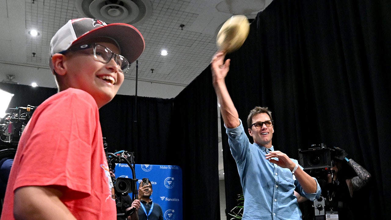 Tom Brady kicks off Fanatics Fest by granting Make-A-Wish to 12-year-old cancer patient: ‘It’s awesome’