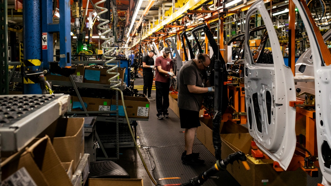 GM doubles down on American manufacturing with B investment