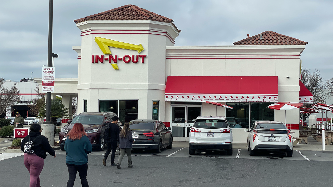Former In-N-Out worker claims his natural hair cost him his job