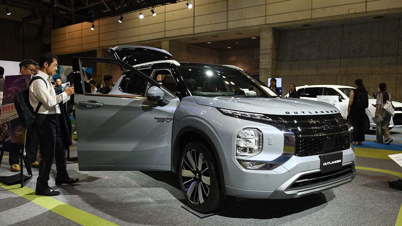 Another automaker recalls nearly 200,000 vehicles due to rearview camera issue