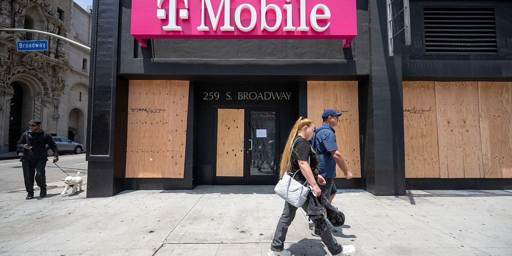 https://a57.foxnews.com/static.foxbusiness.com/foxbusiness.com/content/uploads/2025/06/1024/512/t-mobile-la.jpg?ve=1&tl=1