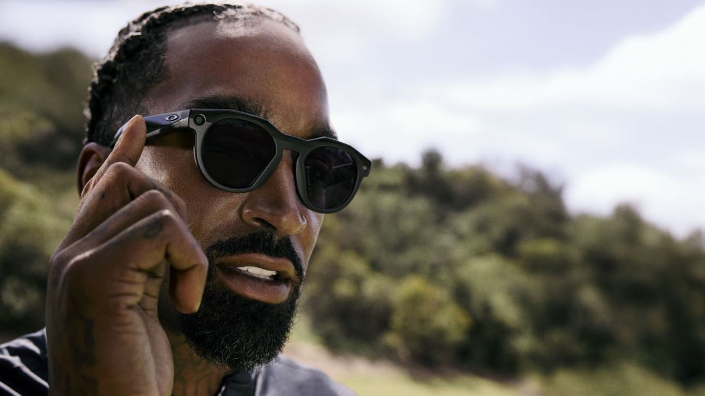 Tech giant partners with Oakley to redefine performance eyewear
