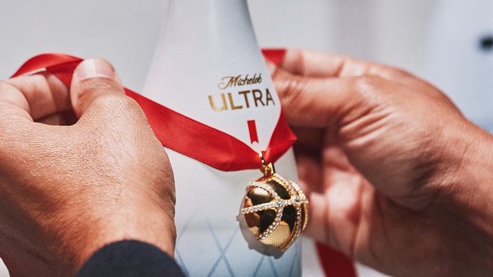 Victor Solomon designed specially-made Michelob⁣ Ultra bottles for the NBA champs.