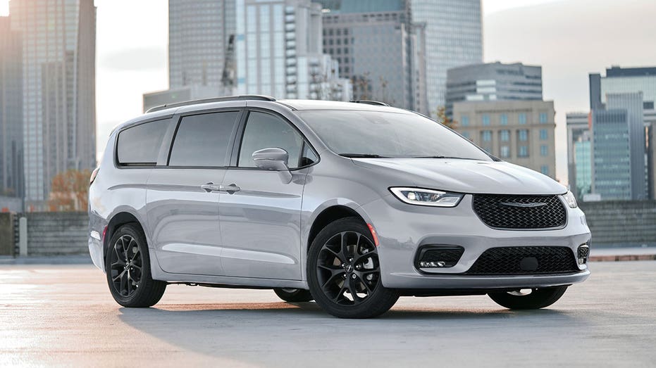 The recall impacts certain Chrysler Pacifica and Voyager vehicles from the model years 2022-2025