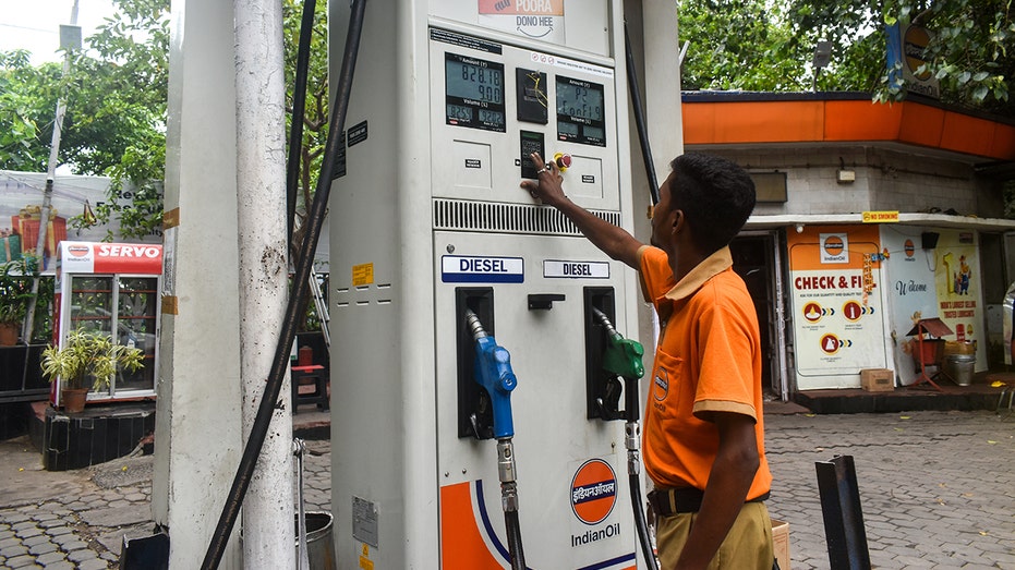 India gas station price adjustment