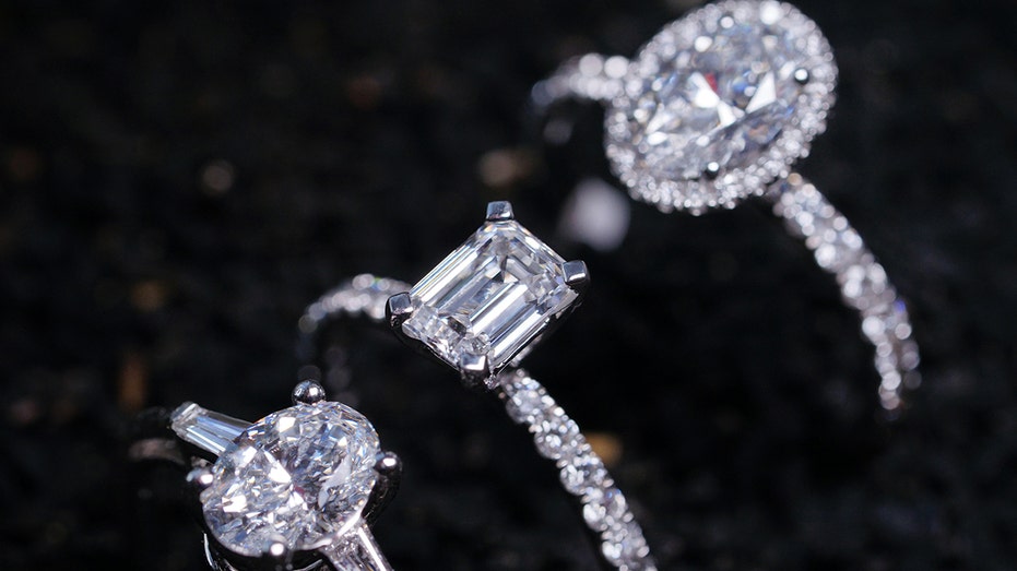 Share diamonds Ringswhite Gold on Black Surface Jewellery Blog image