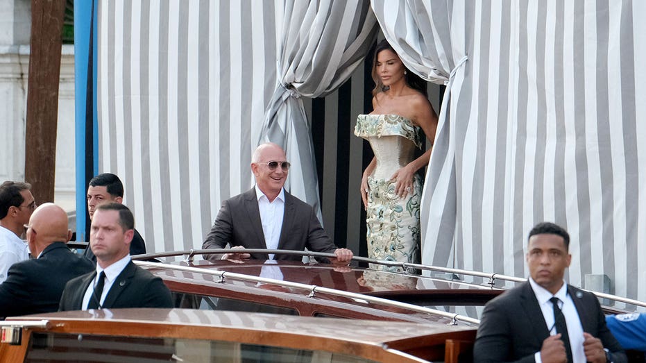 bezos and sanchez leave hotel