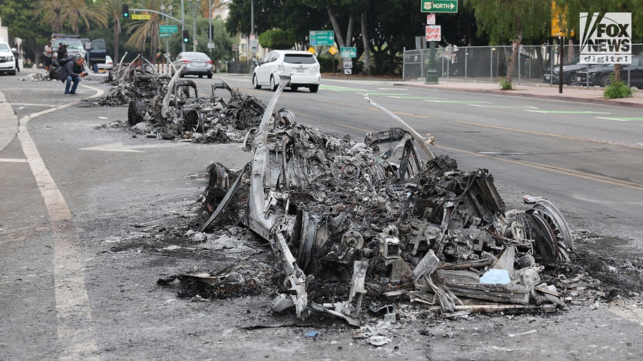 Cars destroyed as riotors set them ablaze in anti-ICE mayhem