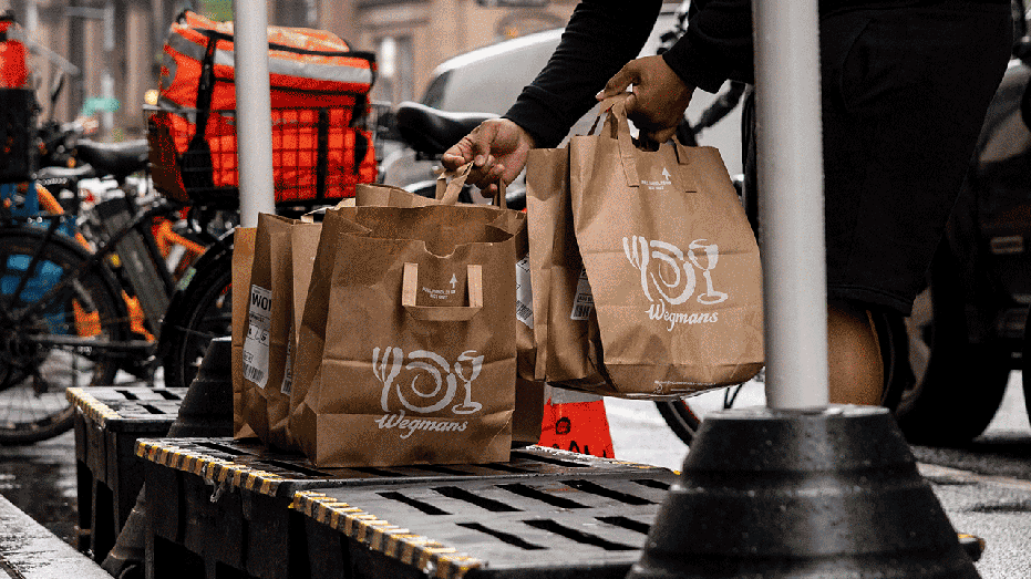 The Wegmans Bags Delivery Failure is picking up a store in New York, the United States, on Thursday, August 8, 2024. In the past two weeks, Uber Technologies Inc. The opposite point for concerns that spending on consumers is softening in all fields. Photographer: Yuki Iwamura/Bloomberg via Getty Images