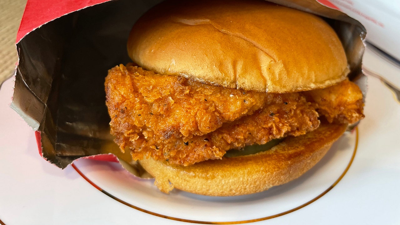 Hungry Florida boaters shell out ‘best  ever spent’ for fast food delivered at sea