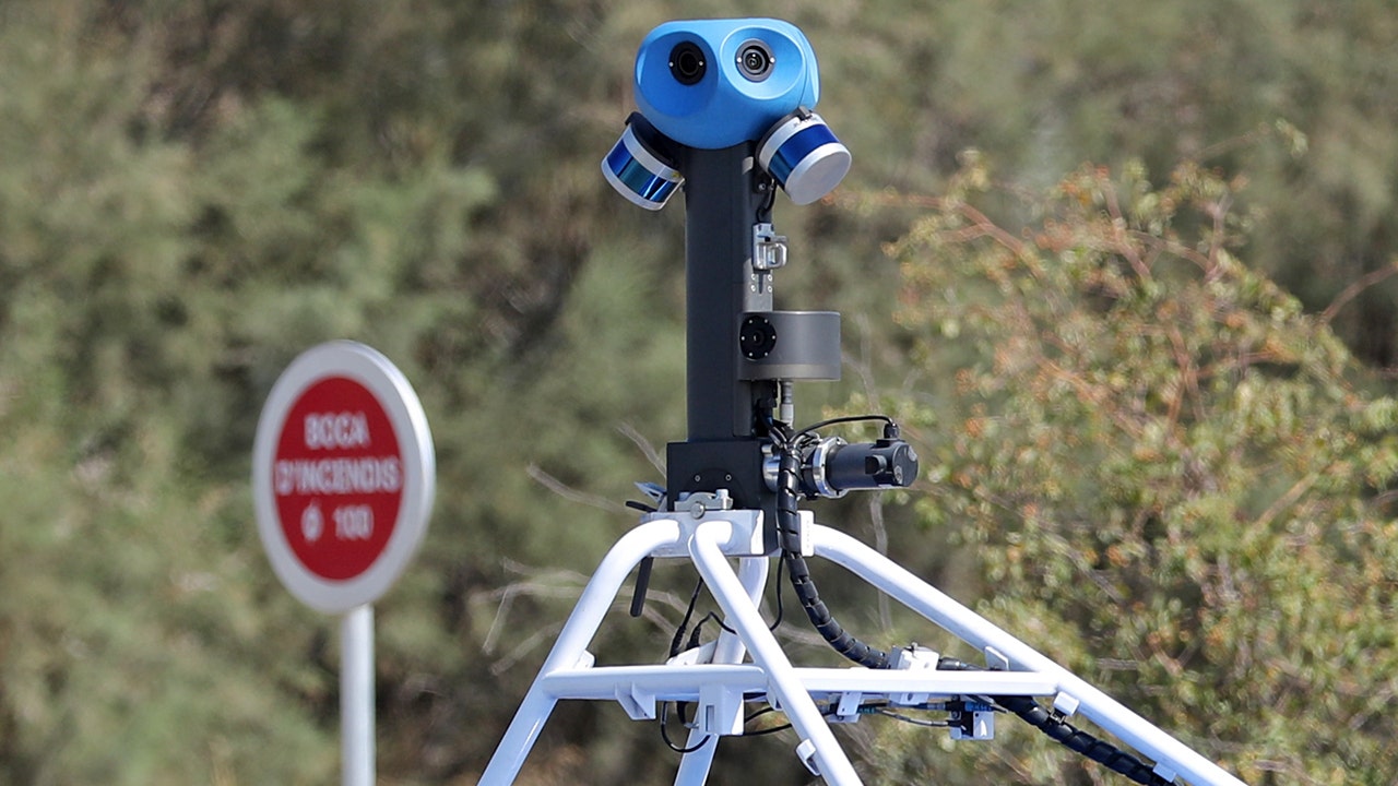 Court rules Google must pay ,500 to man photographed naked by Street View camera: report