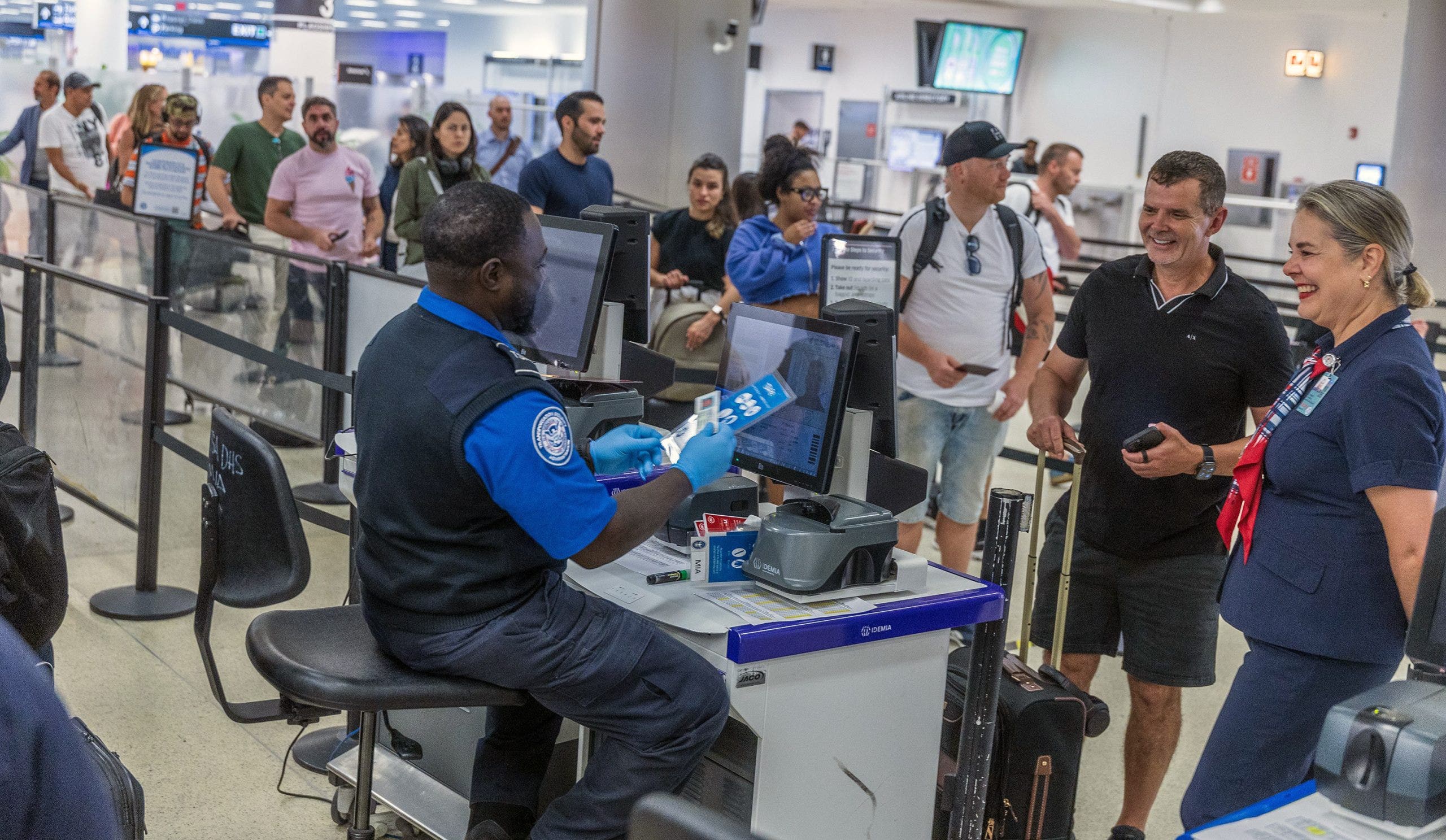 TSA Fulfills Security Lines Dedicated to families in some airports TSA Fulfills Security Lines Dedicated to families in some airports