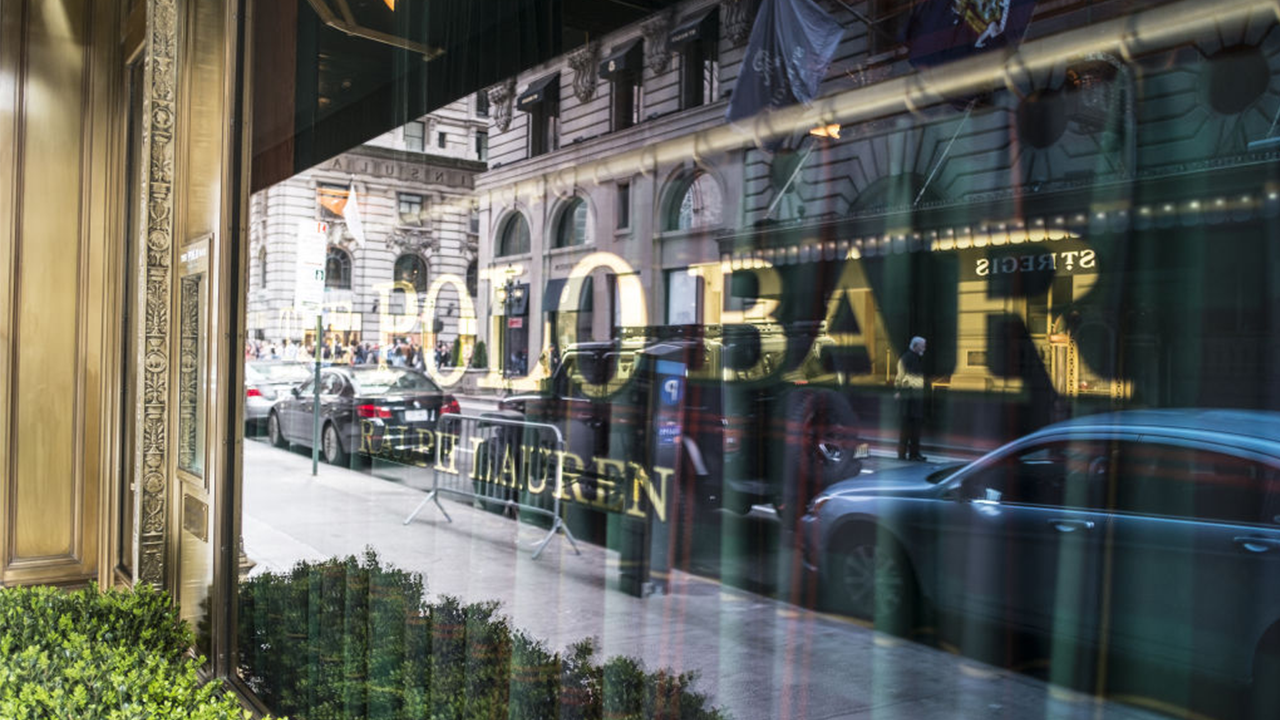 Server of the former server NYC’s Polo Bar for allegedly running cocaine, sexual abuse Server of the former server NYC’s Polo Bar for allegedly running cocaine, sexual abuse