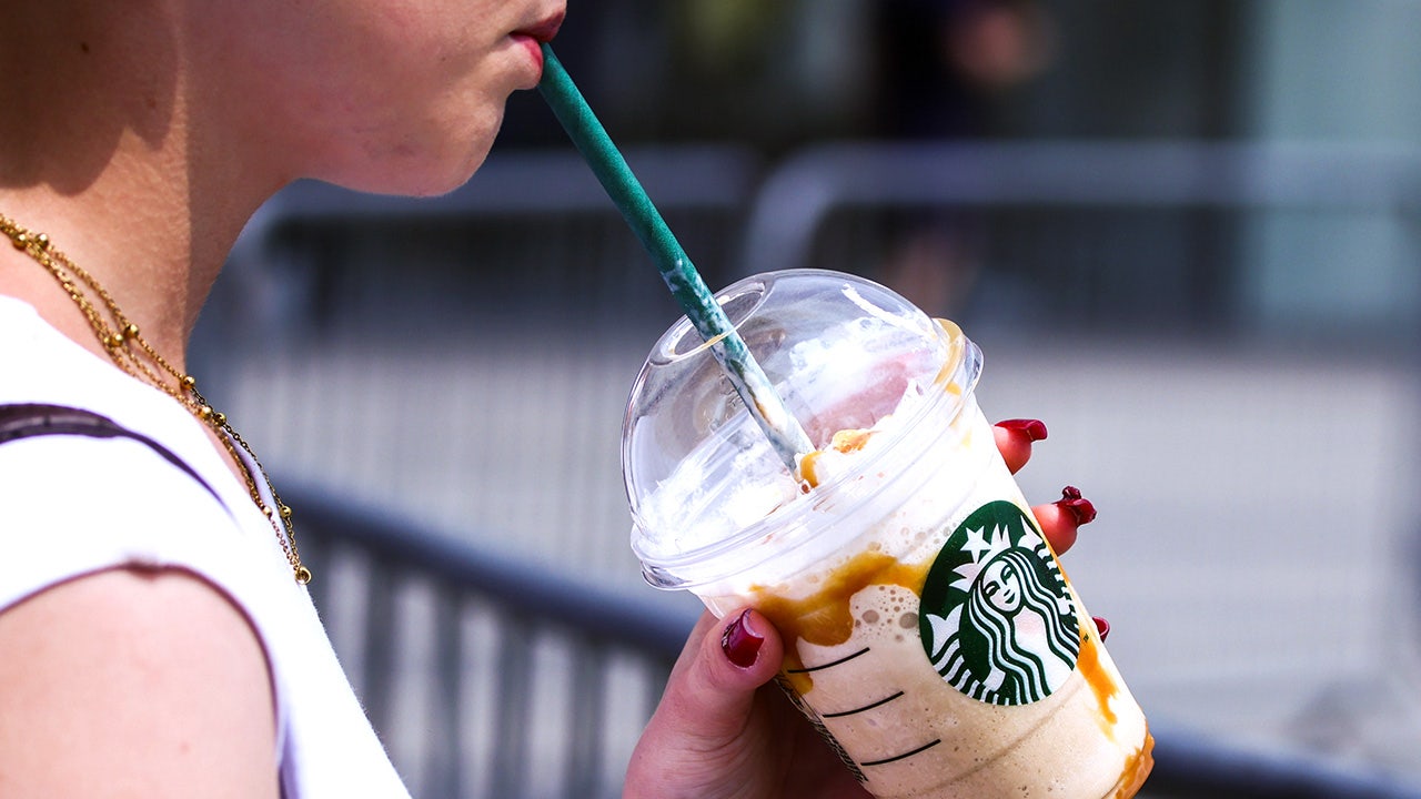 Starbucks shopping only shops-just as CEO Niccol Revamps Strategy