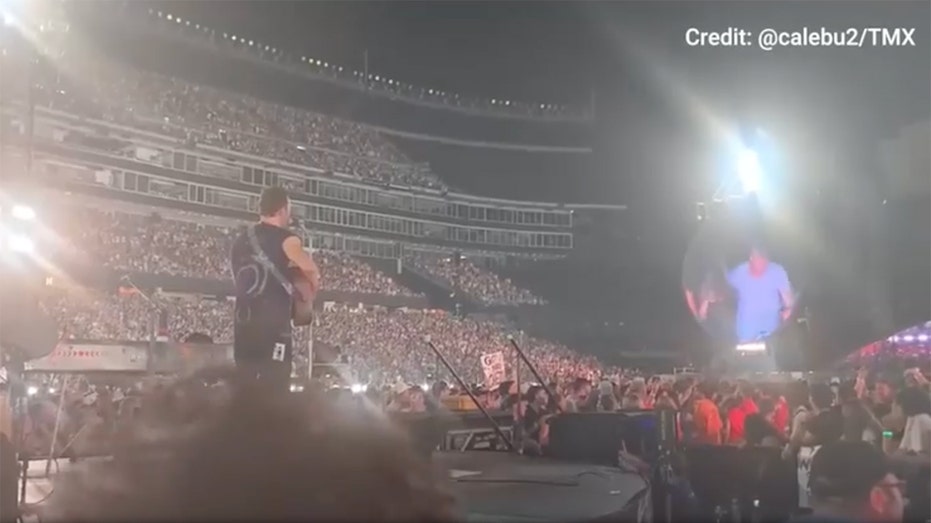 Once they realized they were on the big screen, Cabot quickly turned around and covered her face, while Byron ducked out of the camera's view. Their surprising reaction prompted Coldplay lead singer Chris Martin to comment.