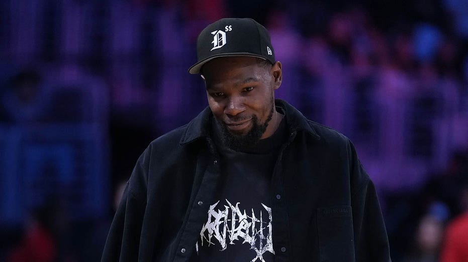 Kevin Durant smiles on court