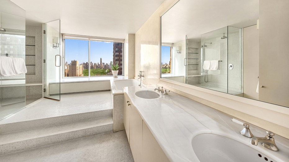 The main bedroom includes two ensuite bathroom.