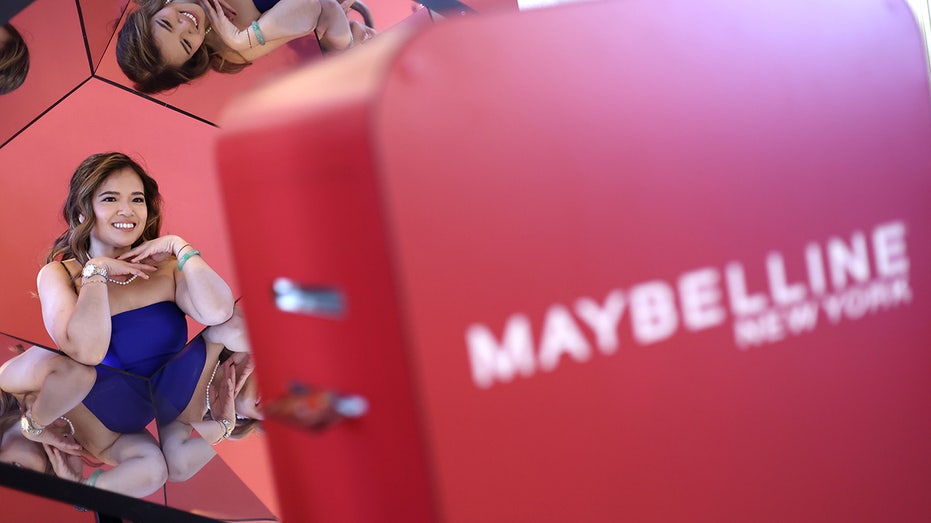 Maybelline New York set up