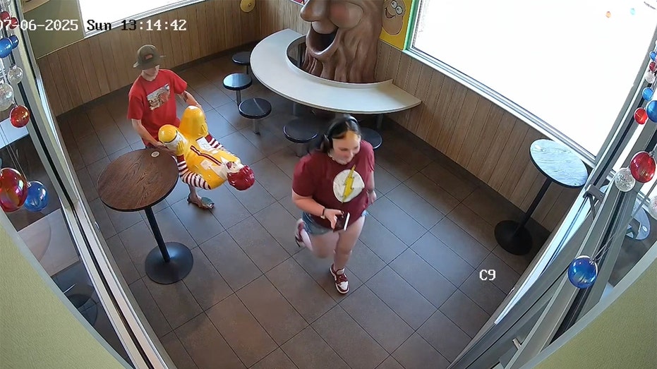 Suspect carries Ronald McDonald statue during theft at McDonald’s restaurant