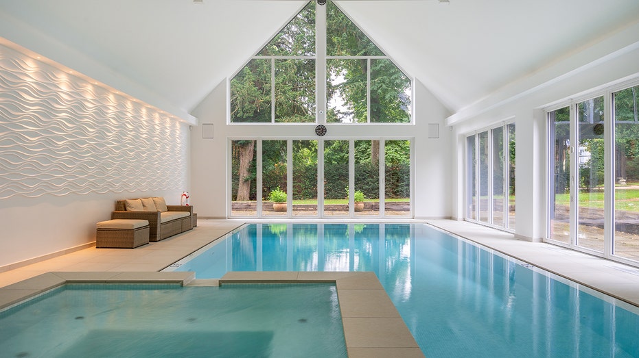 A spa complex with a swimming pool and gym can be found on the grounds.