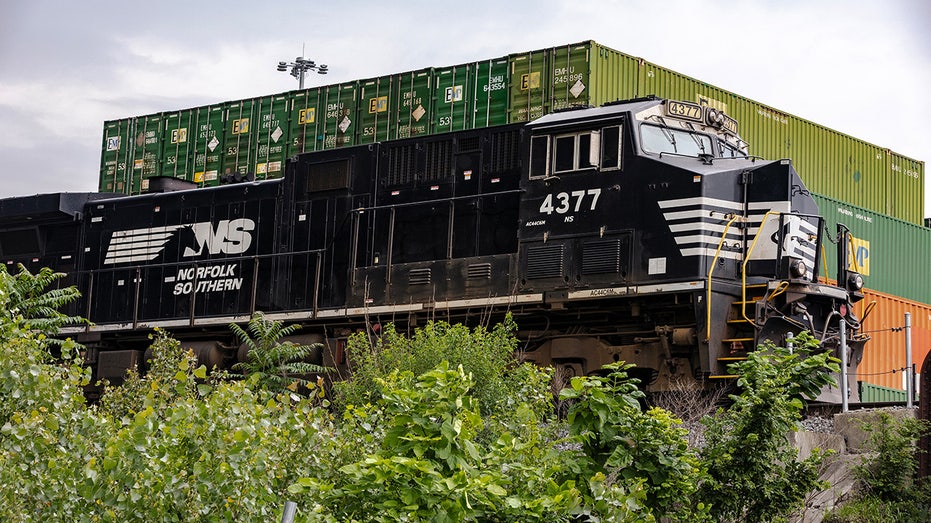 Union Pacific will bring in close to Norfolk deals to create a $200 billion railroad