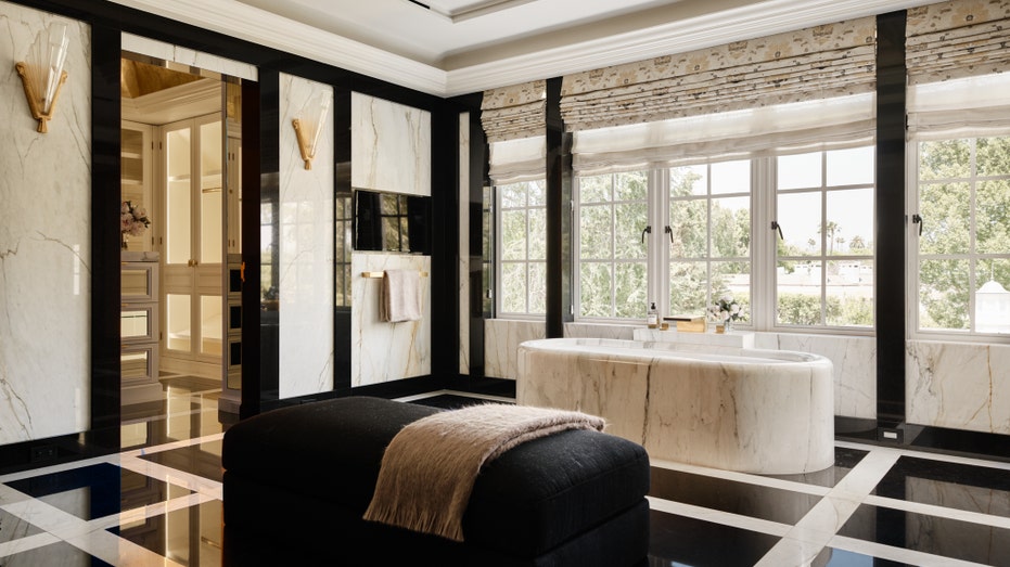black and white marble bathroom