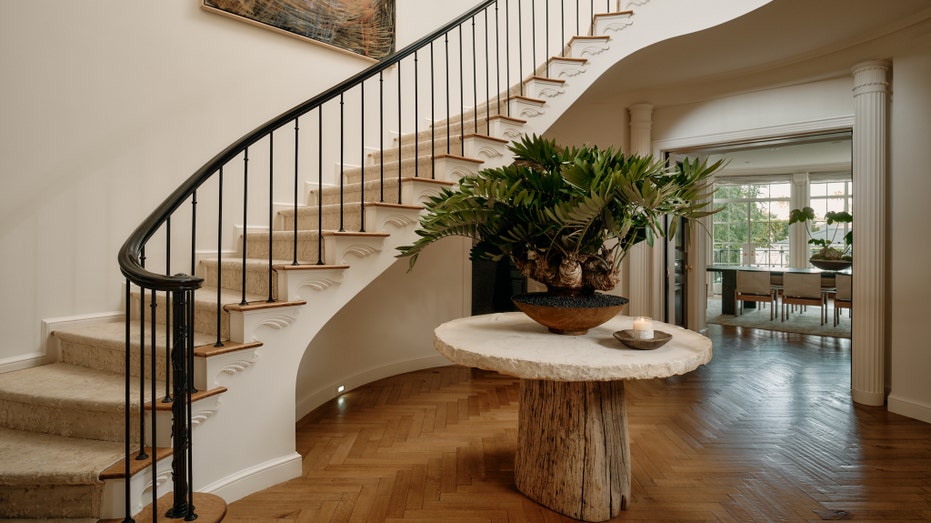 Stairs foyeer