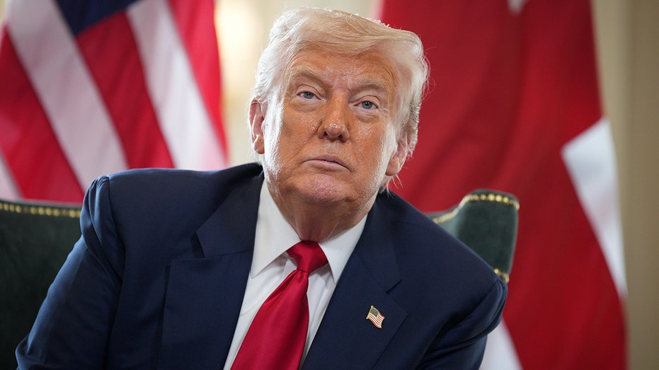 Trump solo shot shot at a star meeting in Scotland