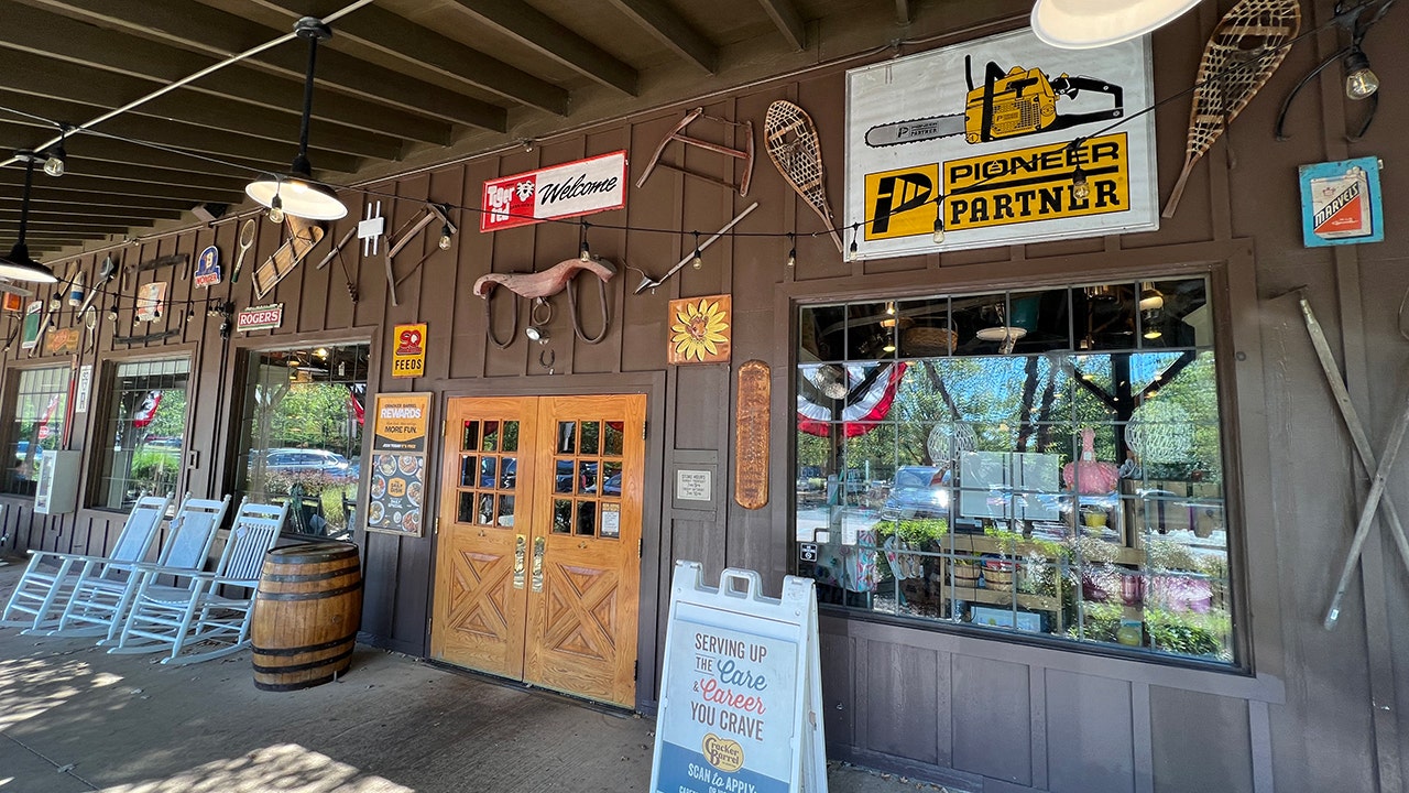 Cracker Barrel responds back to backlash over the new logo Cracker Barrel responds back to backlash over the new logo