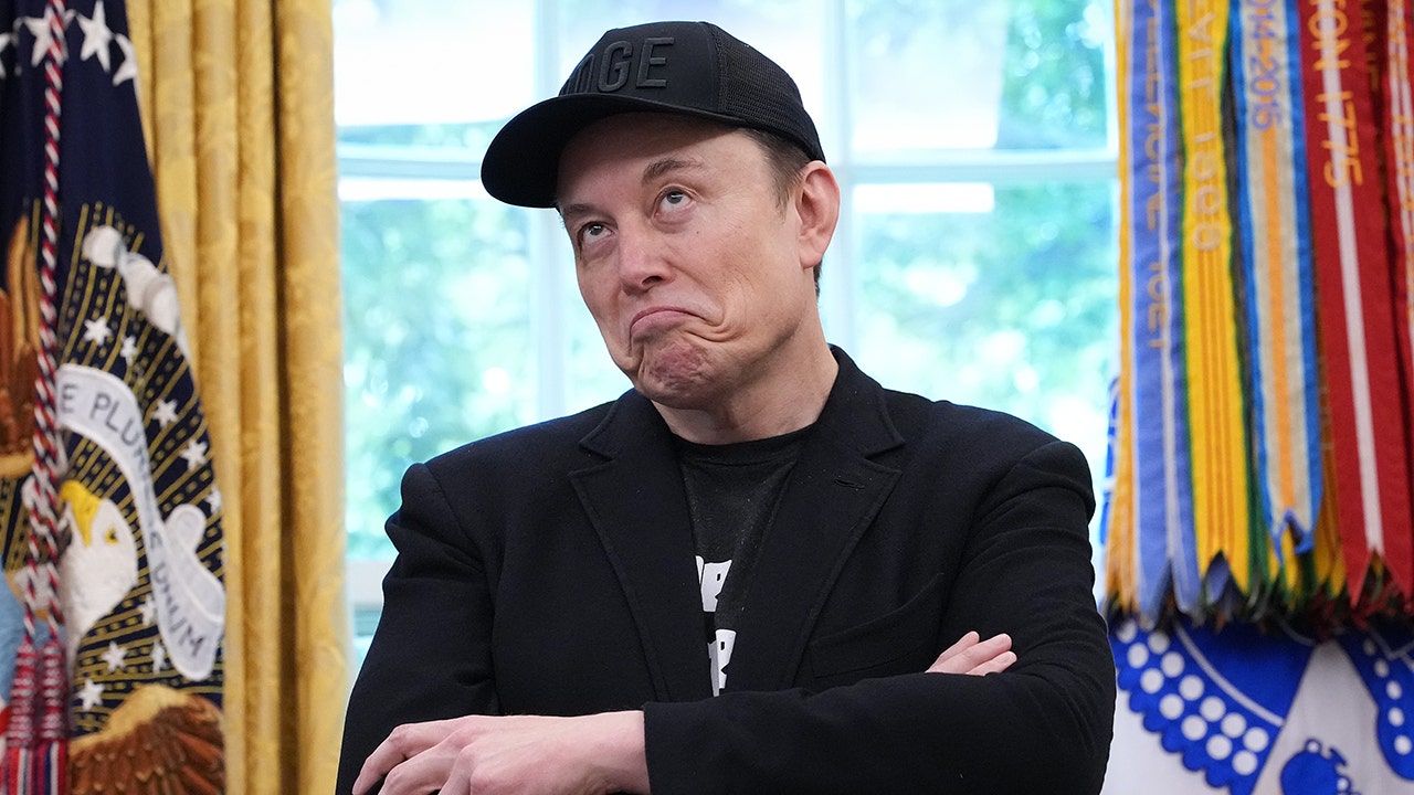 Elon Musk blames Apple ‘Playing Power’ for Store app settlements