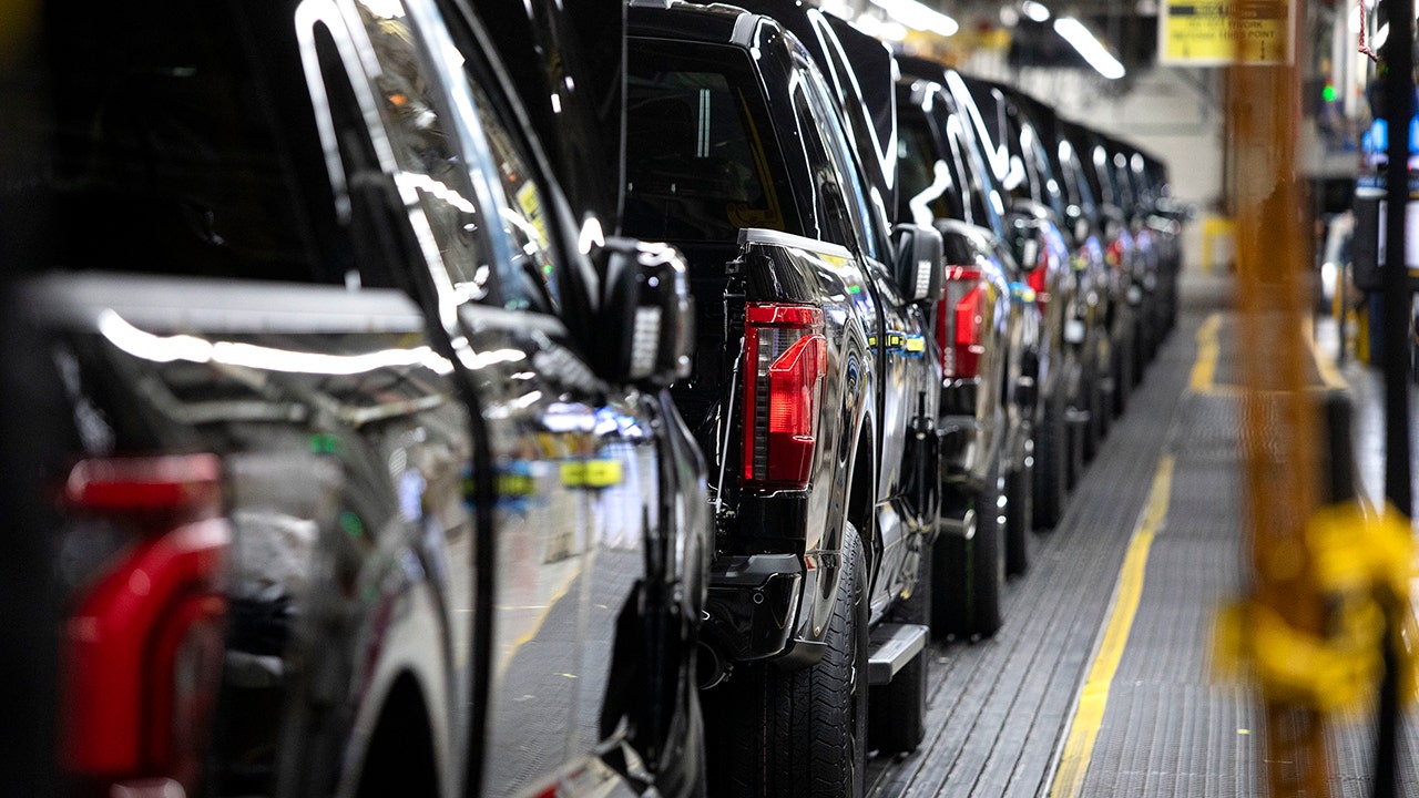 Ford invests B in Kentucky and Michigan plants for new ‘affordable’ electric pickup truck production