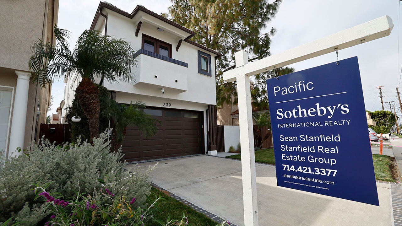 Mortgage rates tumble to lowest level since October 2024