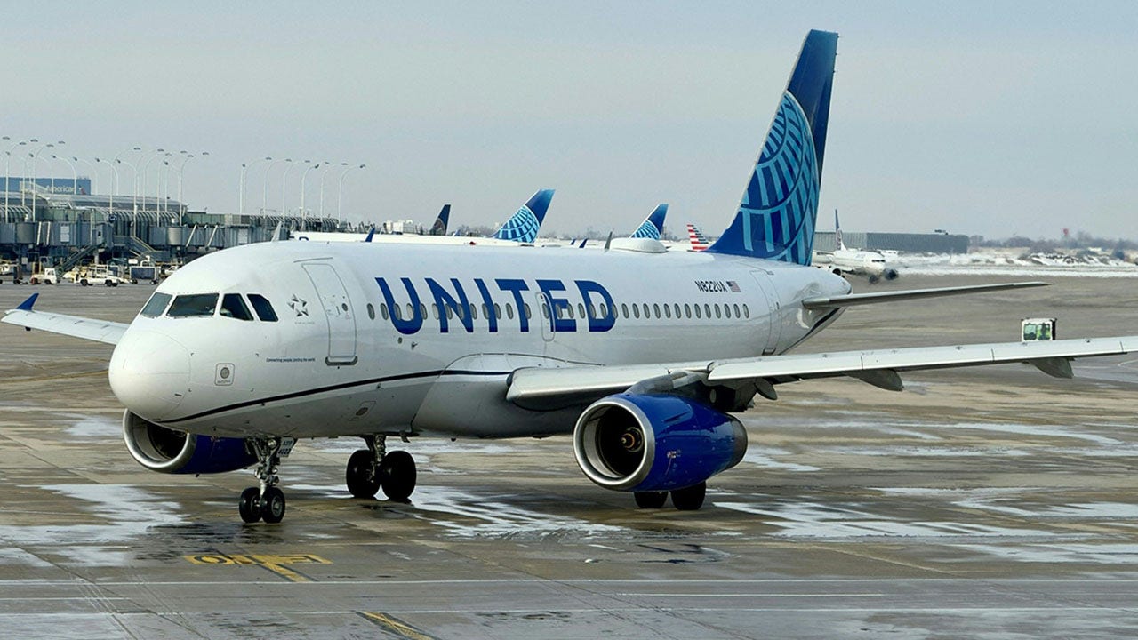 https://a57.foxnews.com/static.foxbusiness.com/foxbusiness.com/content/uploads/2025/08/0/0/united-delta-windowless-seat-lawsuit-fees-fox-news-002.jpg?ve=1&tl=1