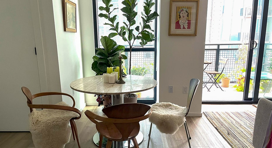 Society Atlanta apartment dining room