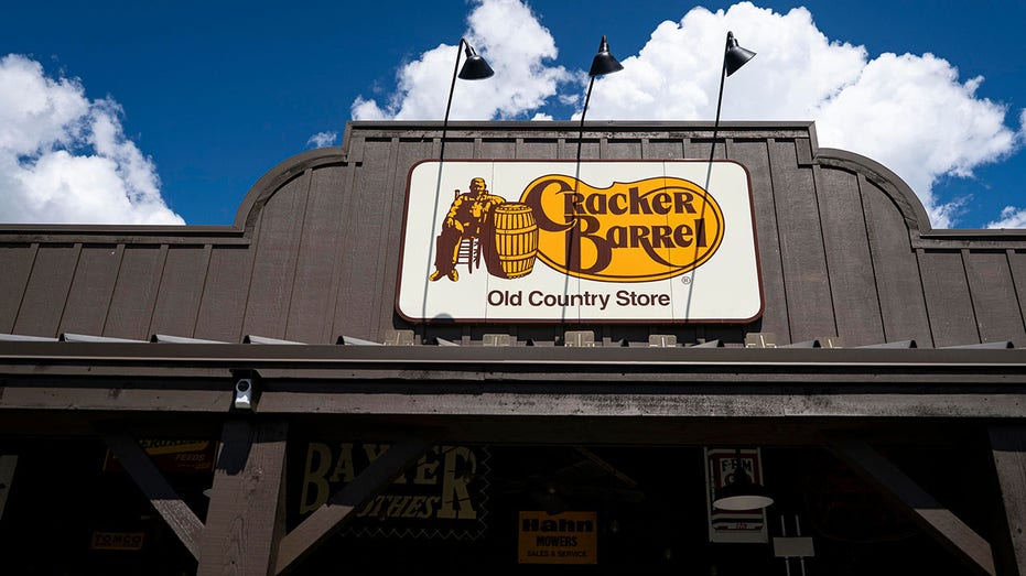 Cracker Barrel logo