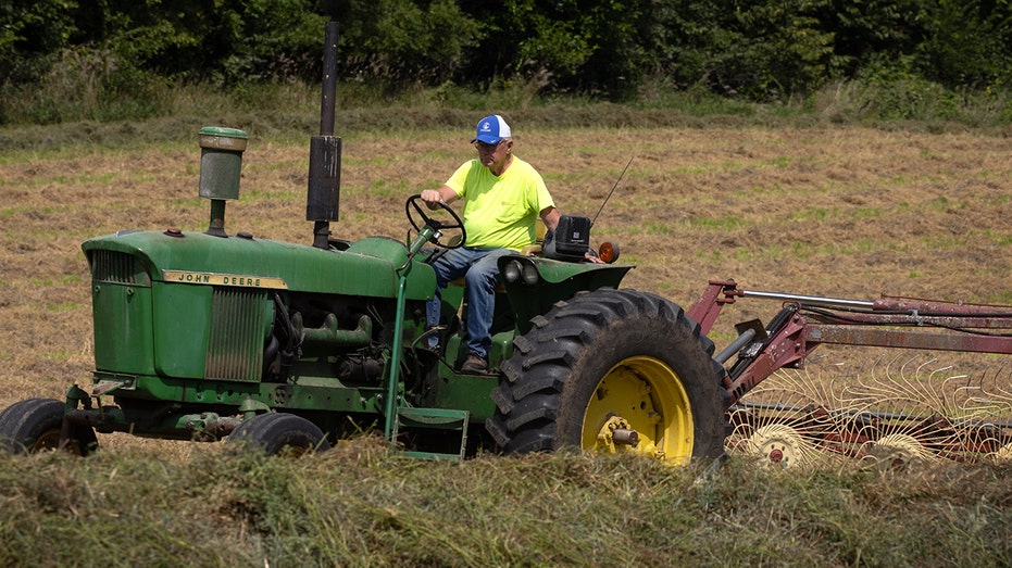 JOHN DEERE FARMER