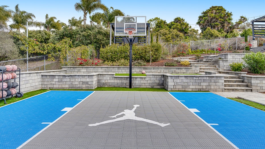 California estate listed by The Agency enters Dutch Auction.