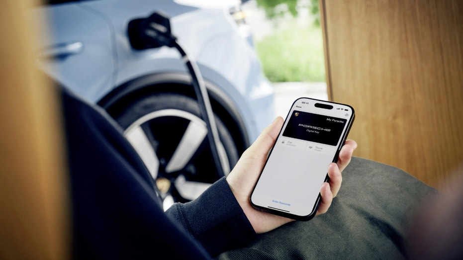Porsche Macan EV 2026 keys